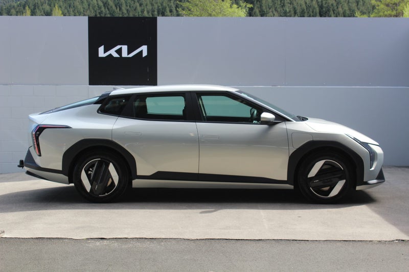 2025 Kia EV4 Light Long Range 2WD image 2