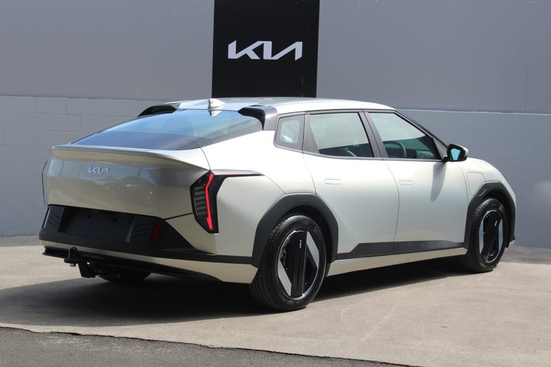 2025 Kia EV4 Light Long Range 2WD image 3