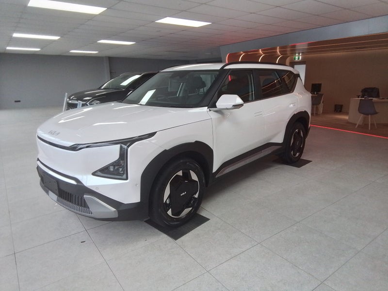 2025 Kia EV5 Light + image 3