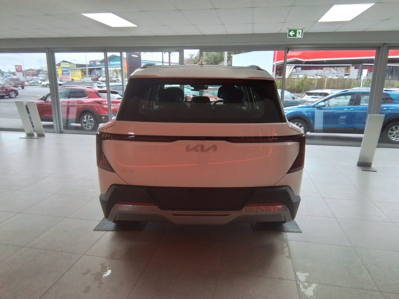2025 Kia EV5 Light + image 5