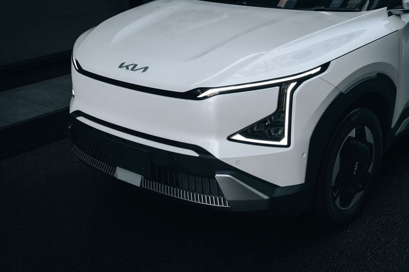 2025 Kia EV5 Light+ Long Range image 2