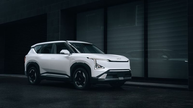 2025 Kia EV5 Light+ Long Range image 3