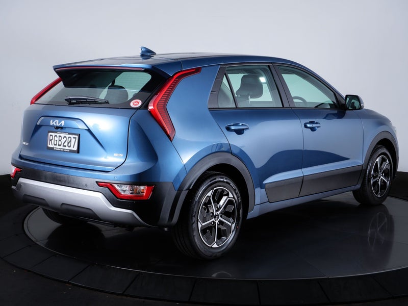 2025 Kia Niro HEV light image 3