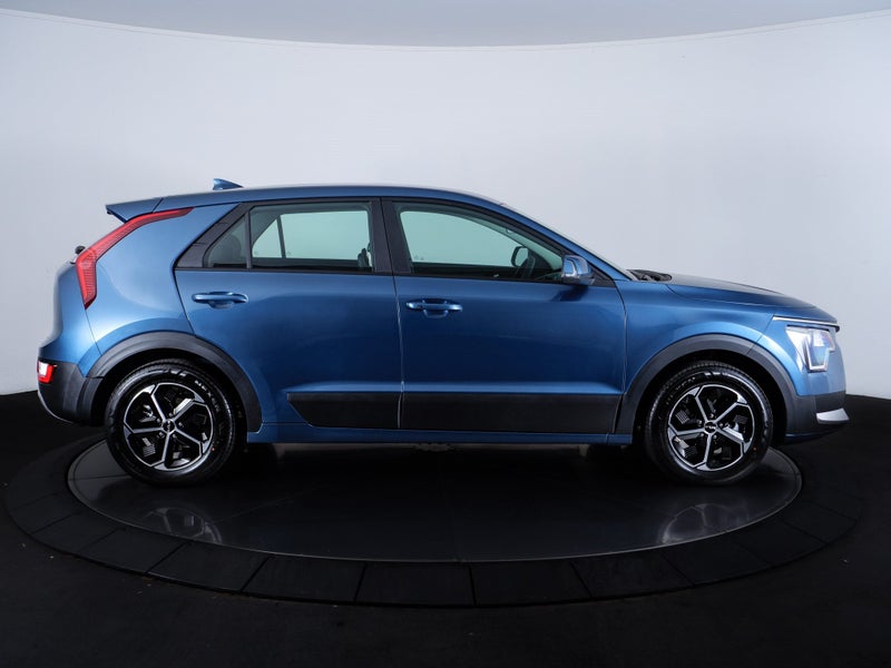 2025 Kia Niro HEV light image 4