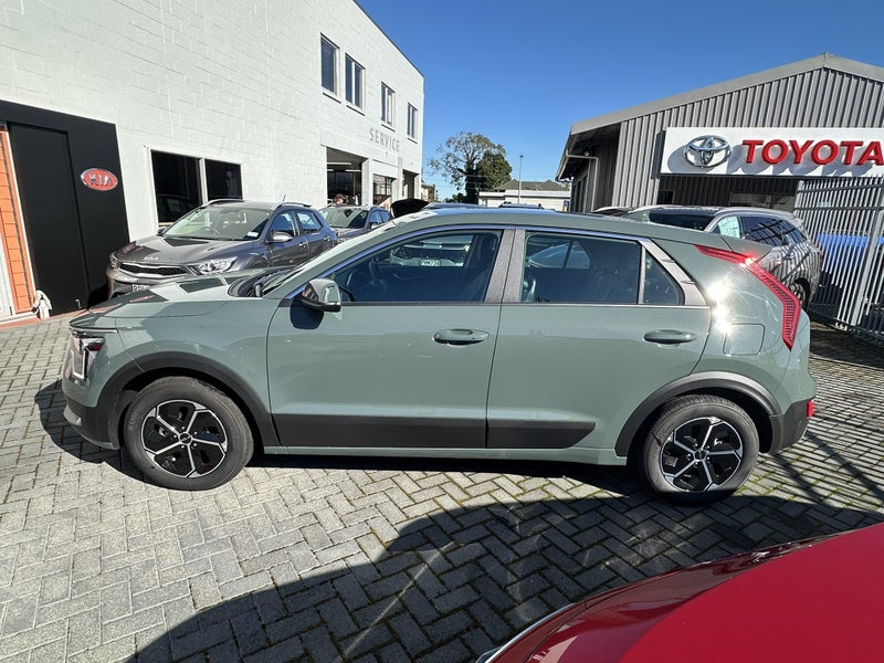 2025 Kia Niro Light 1.6Ph/6Am image 3