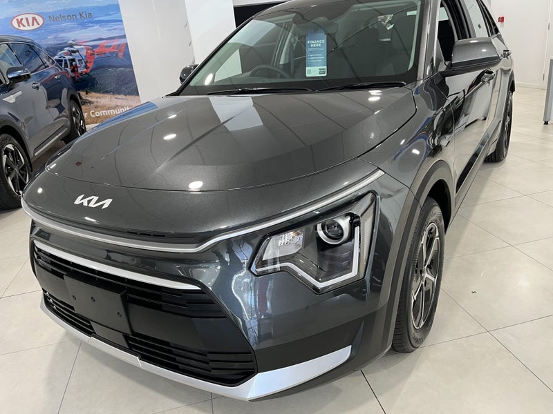 2025 Kia Niro Light 1.6PH/6AM image 3
