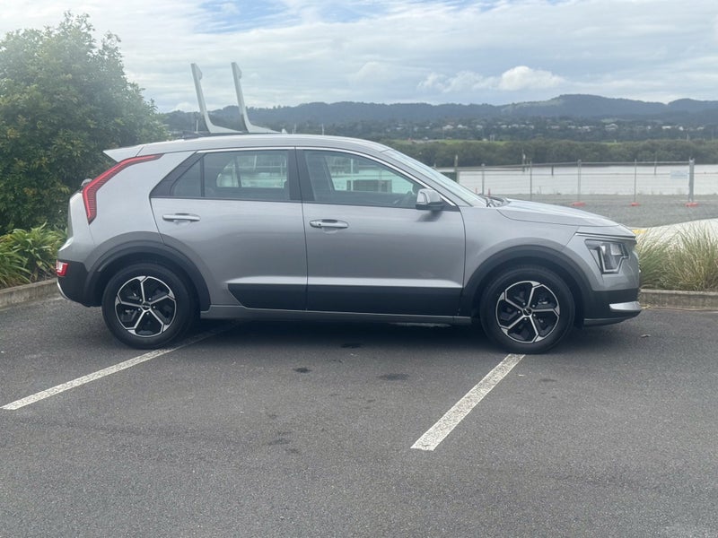 2025 Kia Niro Light 1.6Ph/6Am image 3