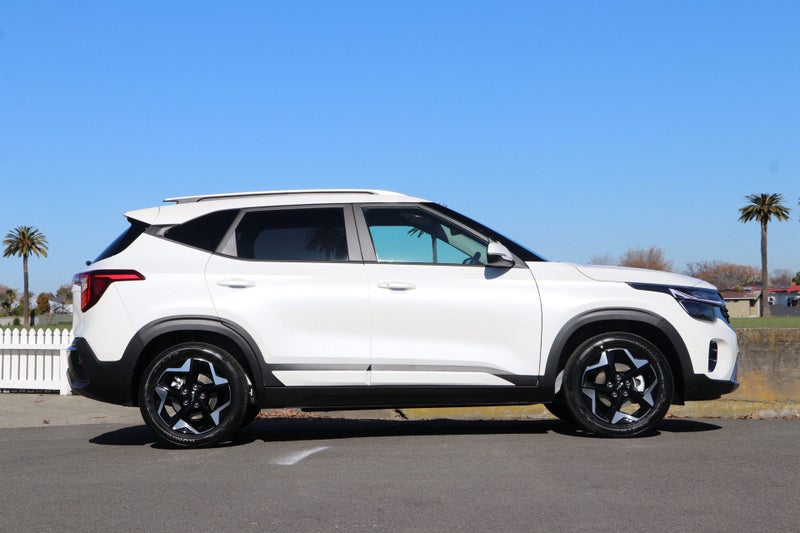 2025 Kia Seltos EX 2.0P image 3