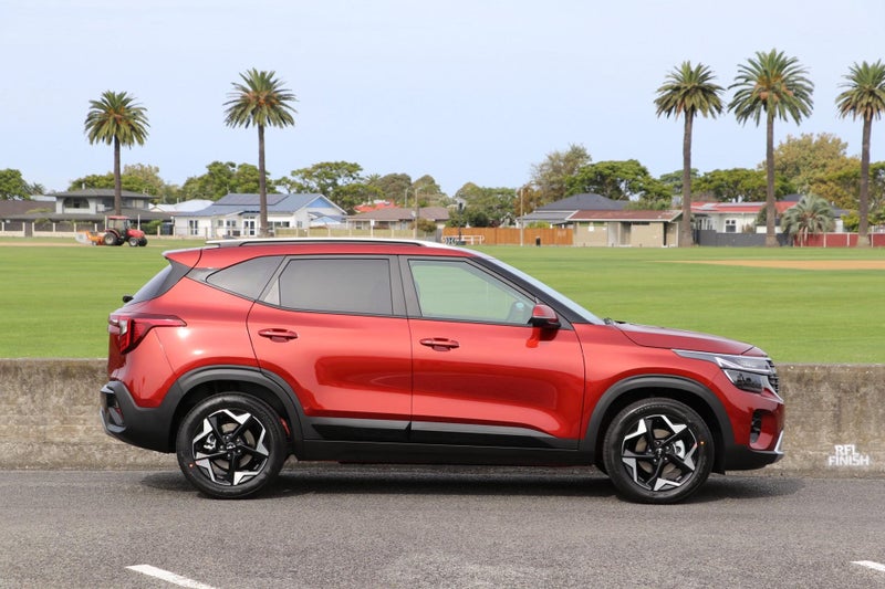 2025 Kia Seltos EX 2.0P image 3