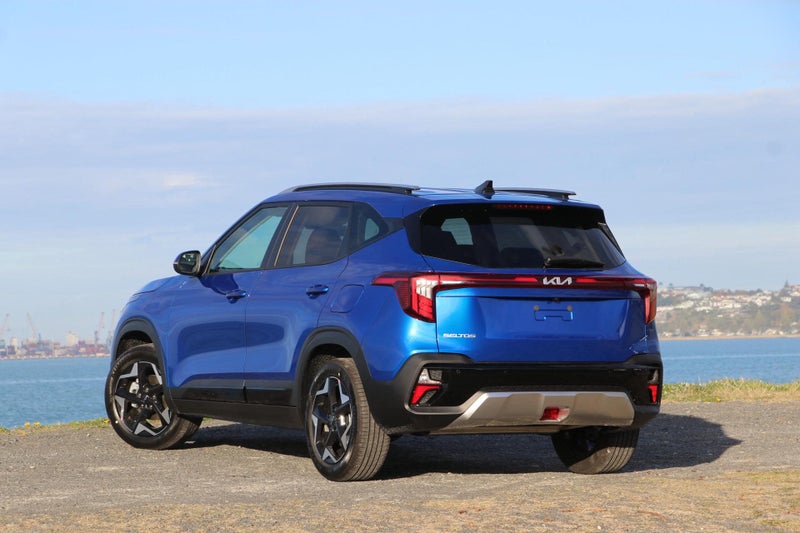 2025 Kia Seltos EX 2.0P image 2
