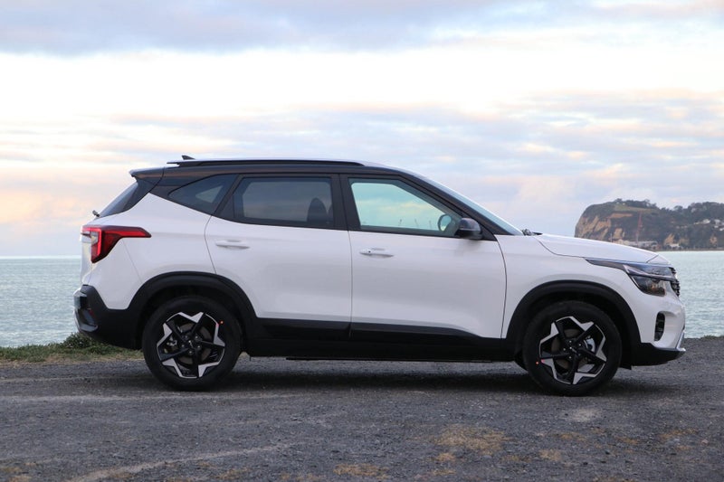 2025 Kia Seltos EX 2.0P image 3