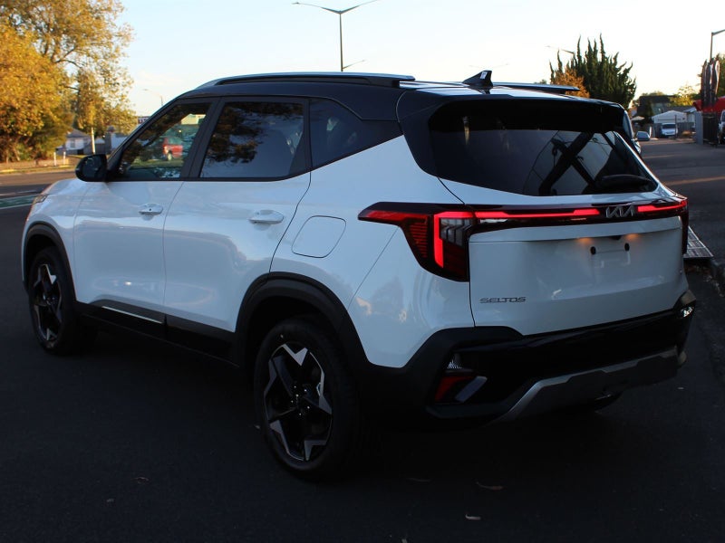 2025 Kia Seltos EX image 4