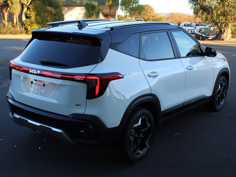 2025 Kia Seltos EX image 5