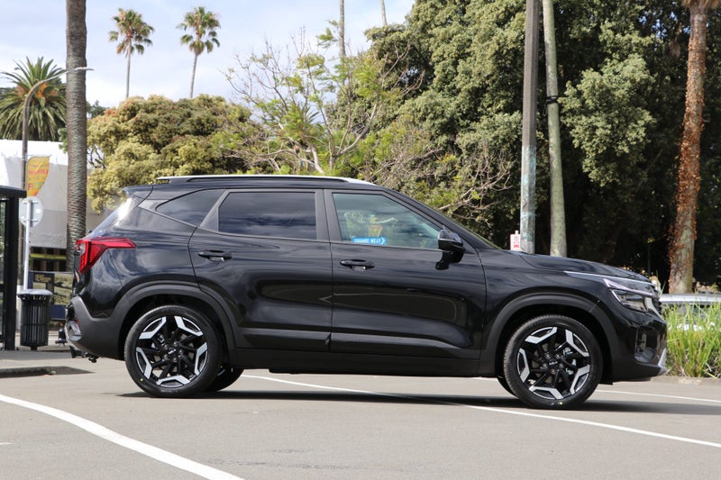 2025 Kia Seltos LTD 2.0 image 3
