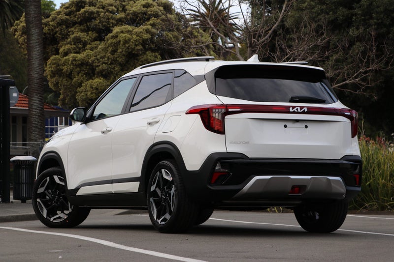 2025 Kia Seltos LTD 2.0 image 2