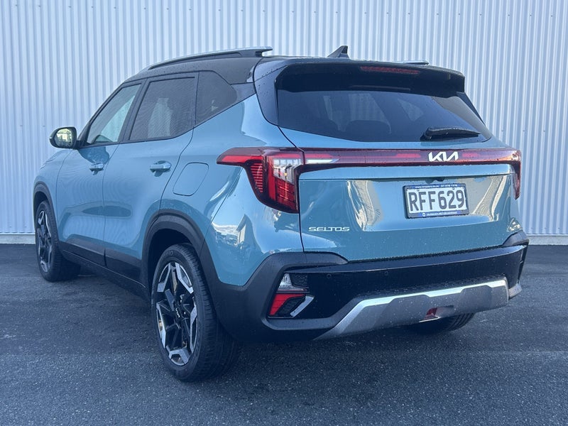 2025 Kia Seltos LTD TWO TONE image 4