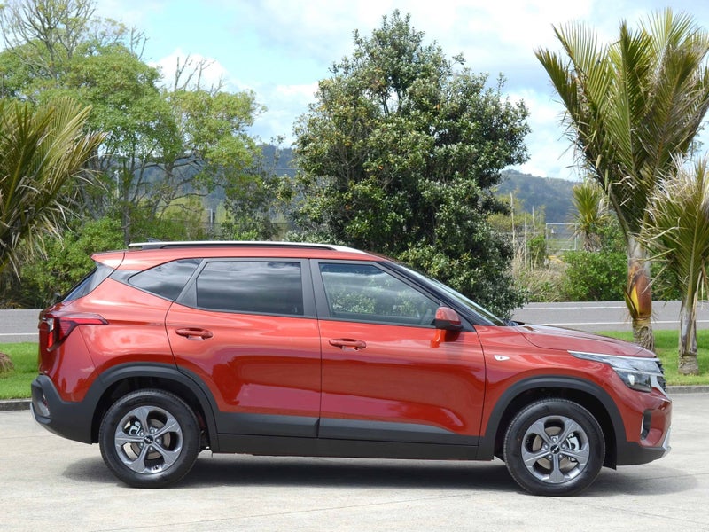 2025 Kia Seltos LX 2.0 image 2