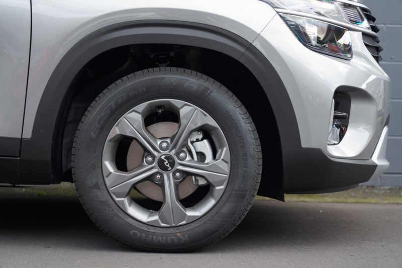 2025 Kia Seltos LX 2.0L image 5