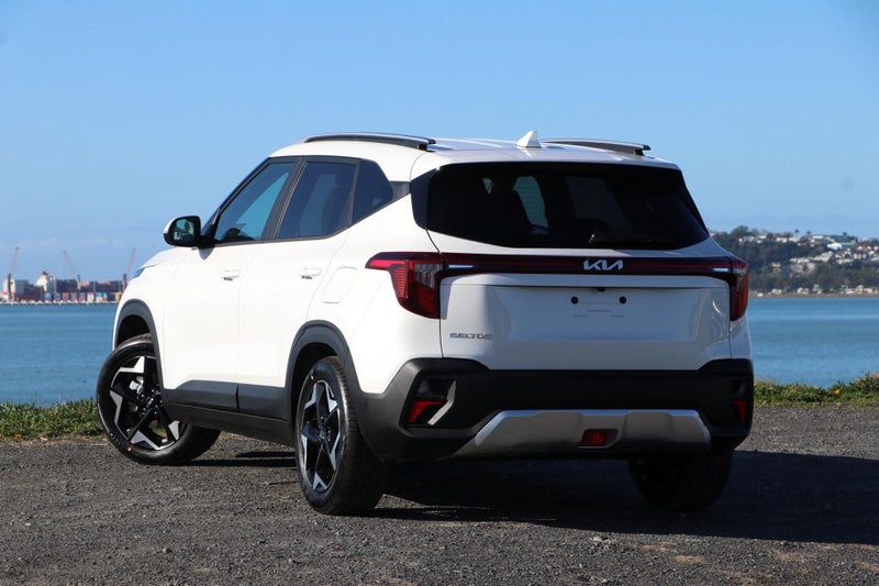 2025 Kia Seltos LX+ 2.0L DOHC IVT image 2