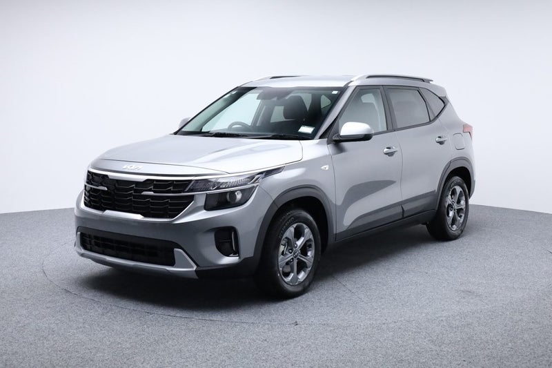 2025 Kia Seltos LX 2.0L DOHC IVT image 3
