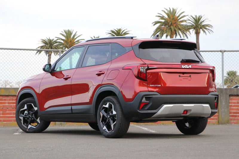 2025 Kia Seltos LX+ 2.0L DOHC IVT image 2