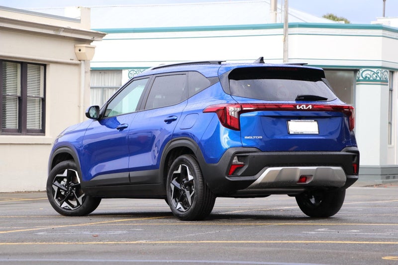 2025 Kia Seltos LX+ 2.0L DOHC IVT image 2