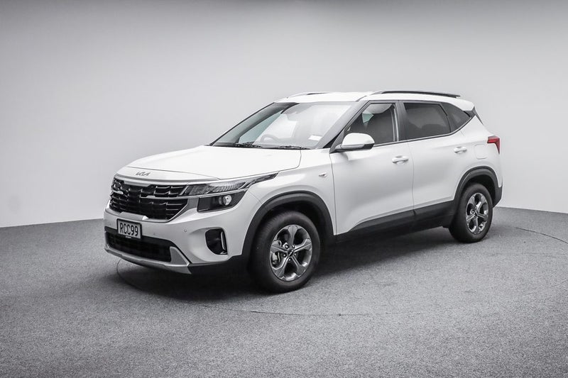 2025 Kia Seltos LX 2.0L DOHC IVT image 3