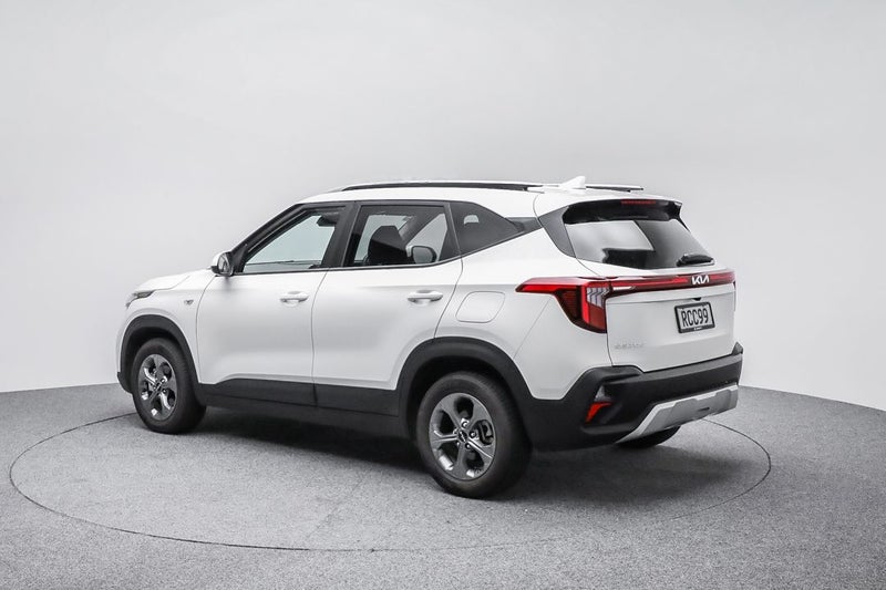 2025 Kia Seltos LX 2.0L DOHC IVT image 5