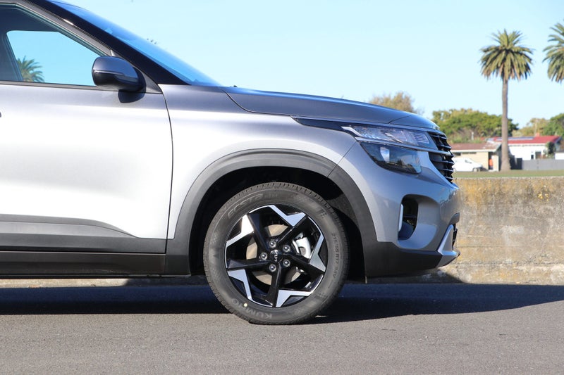 2025 Kia Seltos Lx+ 2.0L DOHC IVT image 4