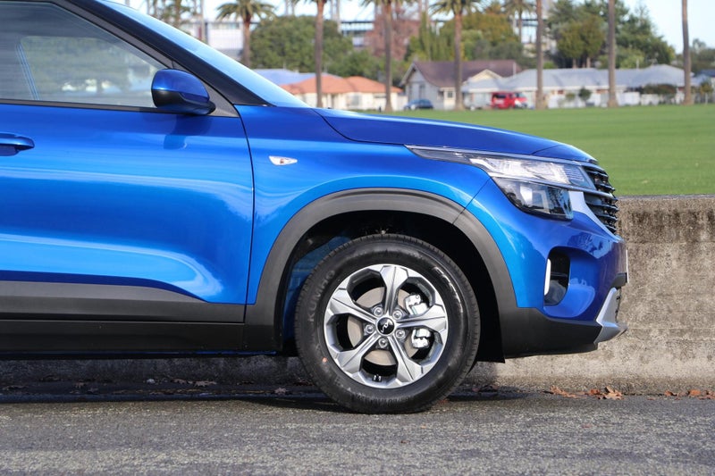 2025 Kia Seltos LX 2.0L DOHC IVT image 4