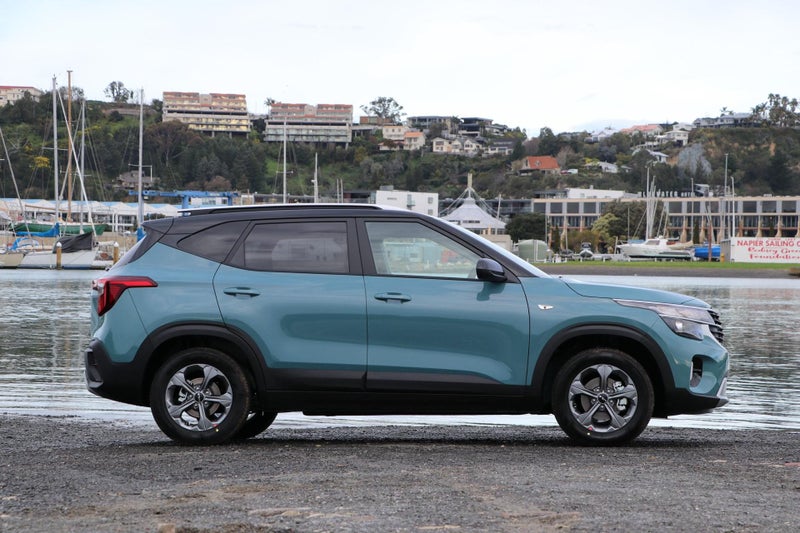 2025 Kia Seltos LX 2.0L DOHC IVT image 3