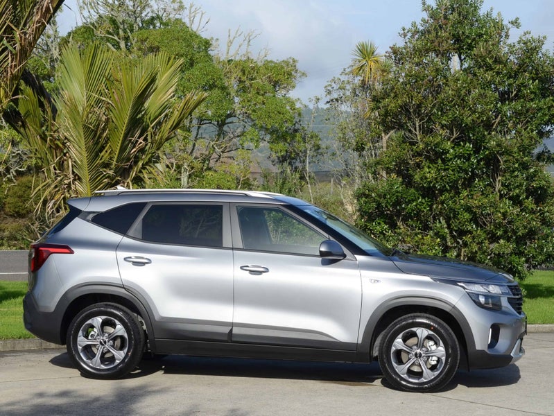 2025 Kia Seltos LX 2.0P image 2
