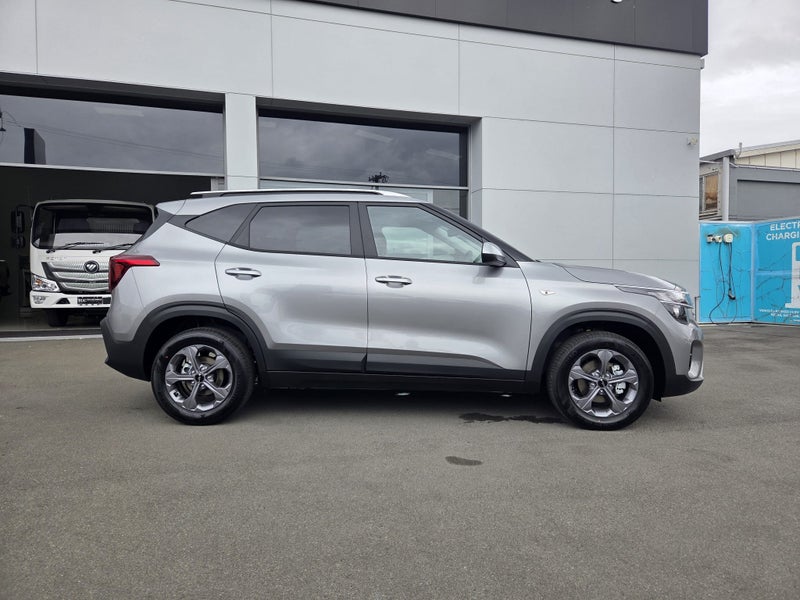 2025 Kia Seltos LX 2.0P image 2