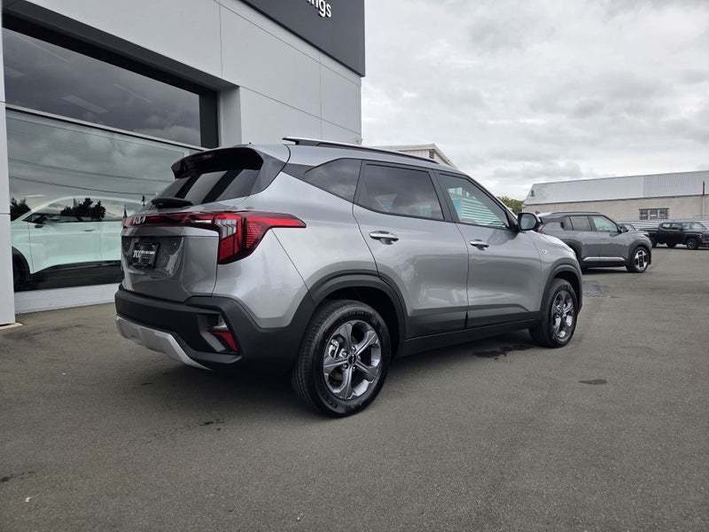 2025 Kia Seltos LX 2.0P image 3