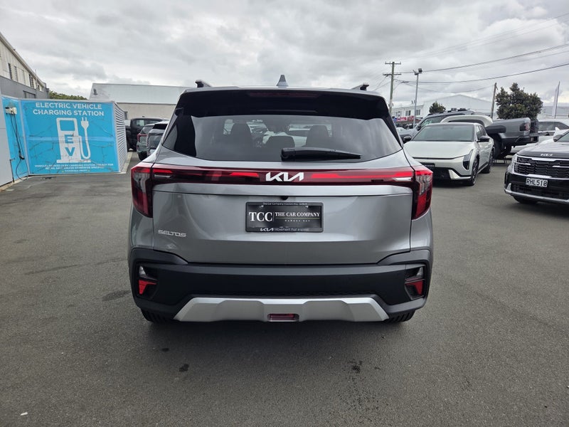 2025 Kia Seltos LX 2.0P image 5