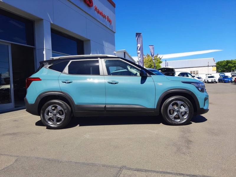 2025 Kia Seltos LX 2.0P image 2