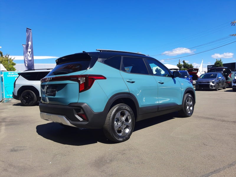 2025 Kia Seltos LX 2.0P image 3