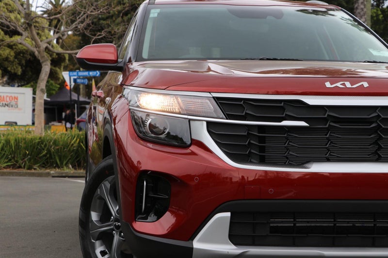 2025 Kia Seltos LX 2.0P image 3