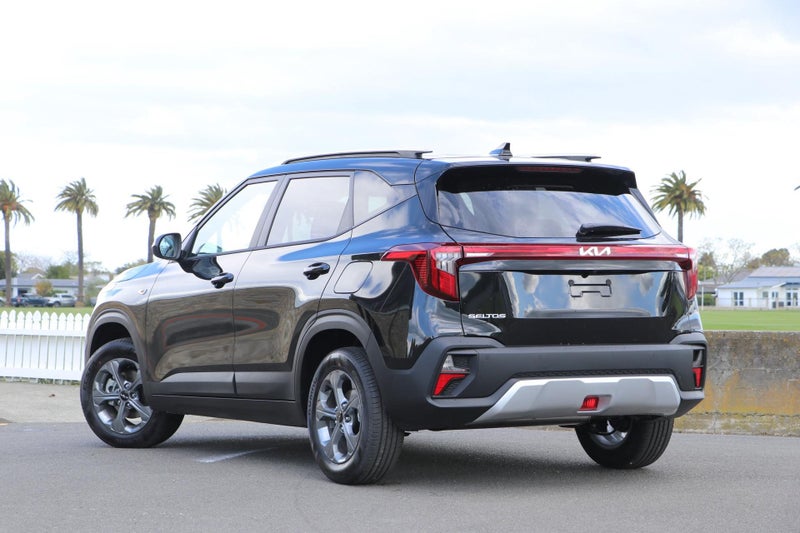 2025 Kia Seltos LX 2.0P image 2