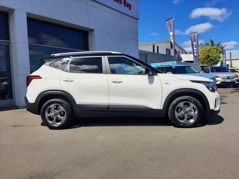 2025 Kia Seltos LX 2.0P image 2