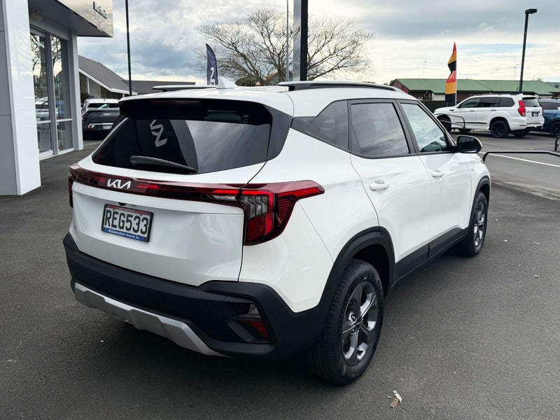2025 Kia Seltos LX image 4