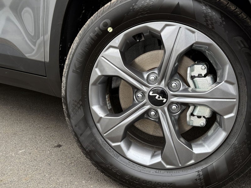 2025 Kia Seltos LX image 2