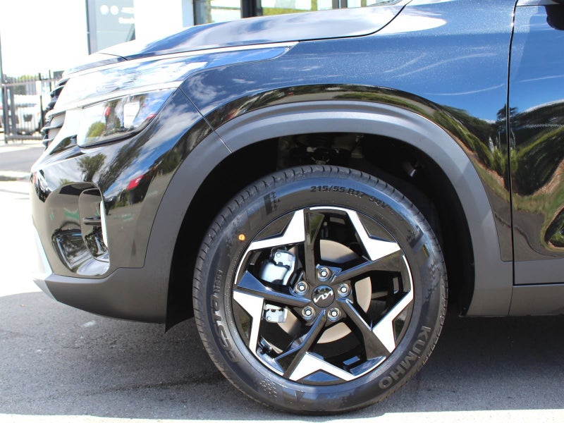 2025 Kia Seltos LX+ image 2