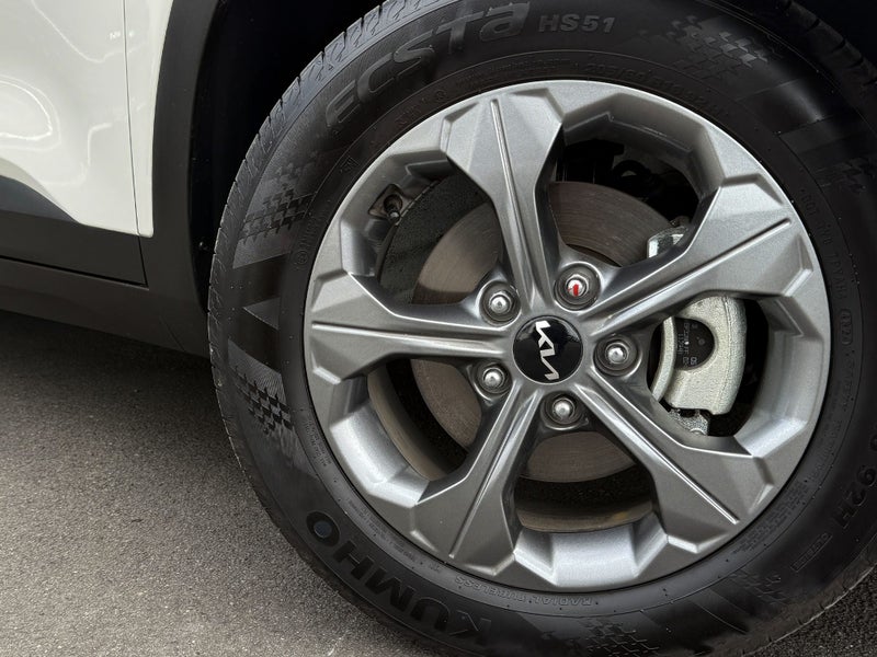 2025 Kia Seltos LX image 2