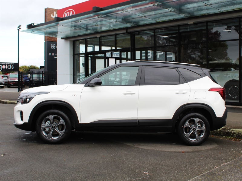 2025 Kia Seltos LX image 3