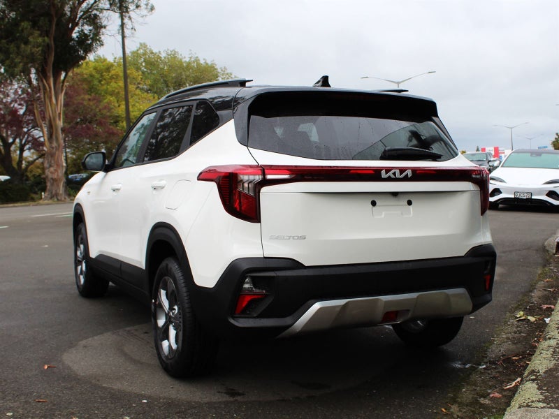 2025 Kia Seltos LX image 4