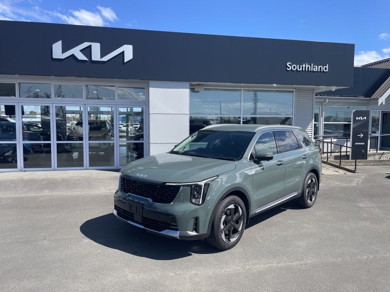 2025 Kia Sorento AWD Deluxe 2.2 Diesel image 2