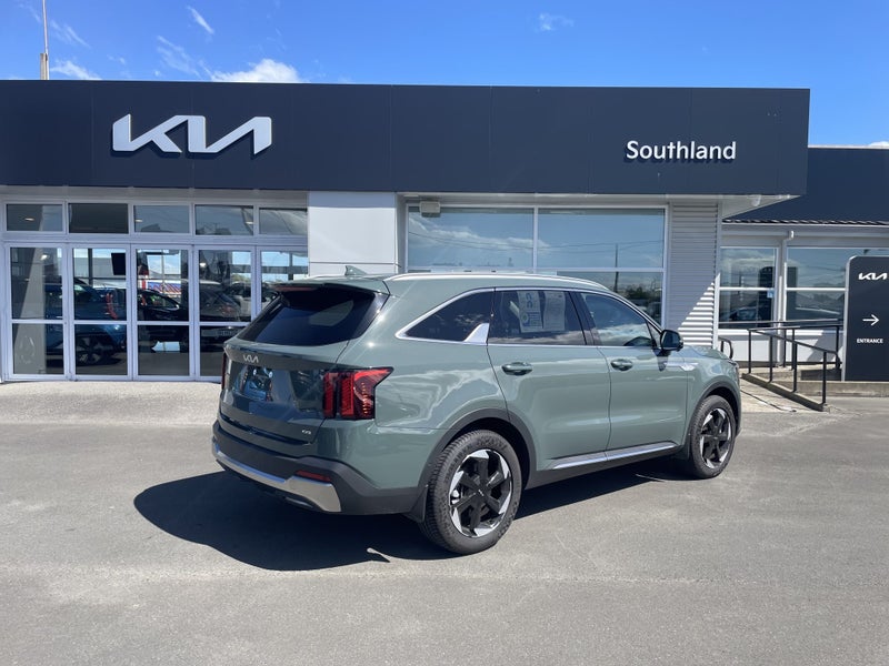 2025 Kia Sorento AWD Deluxe 2.2 Diesel image 4