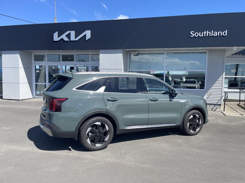 2025 Kia Sorento AWD Deluxe 2.2 Diesel image 5
