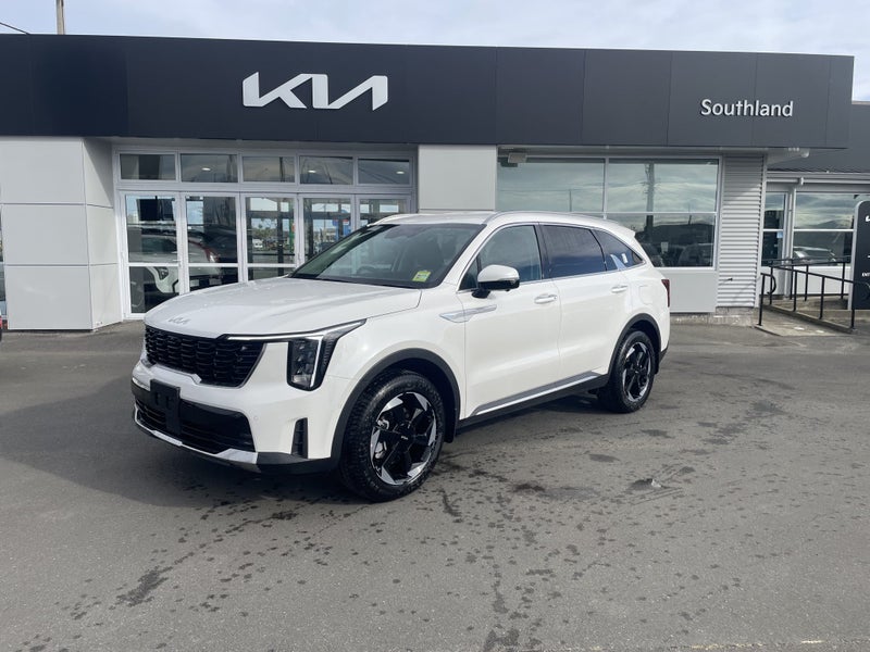 2025 Kia Sorento AWD Deluxe 2.2 Diesel DCT image 2